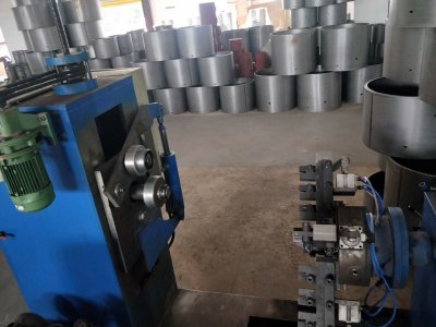 自動液壓內(nèi)翻邊機-1